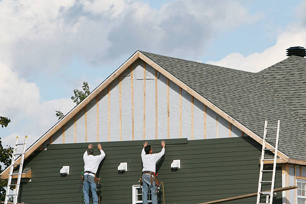 Professional Siding Installation technician working in Canton, IL